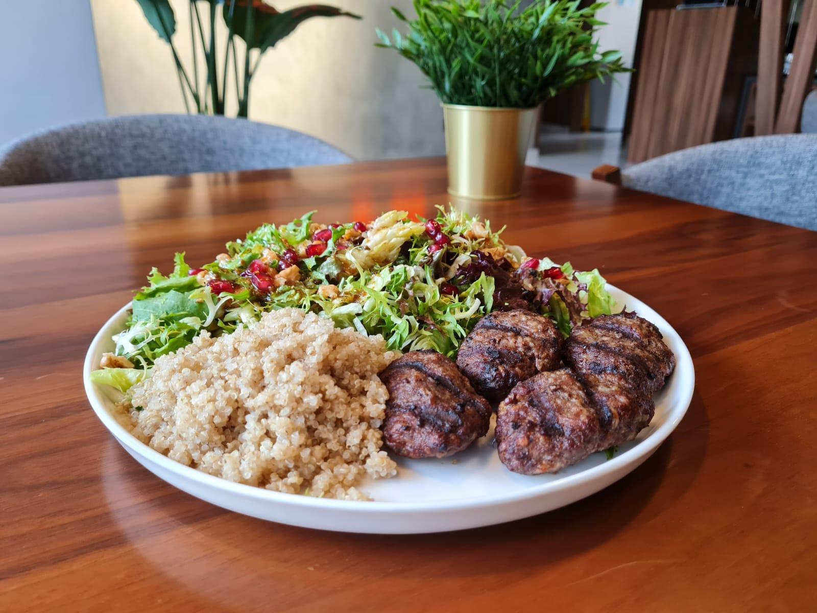 MEATBALL WITH  KINOA & SALAD