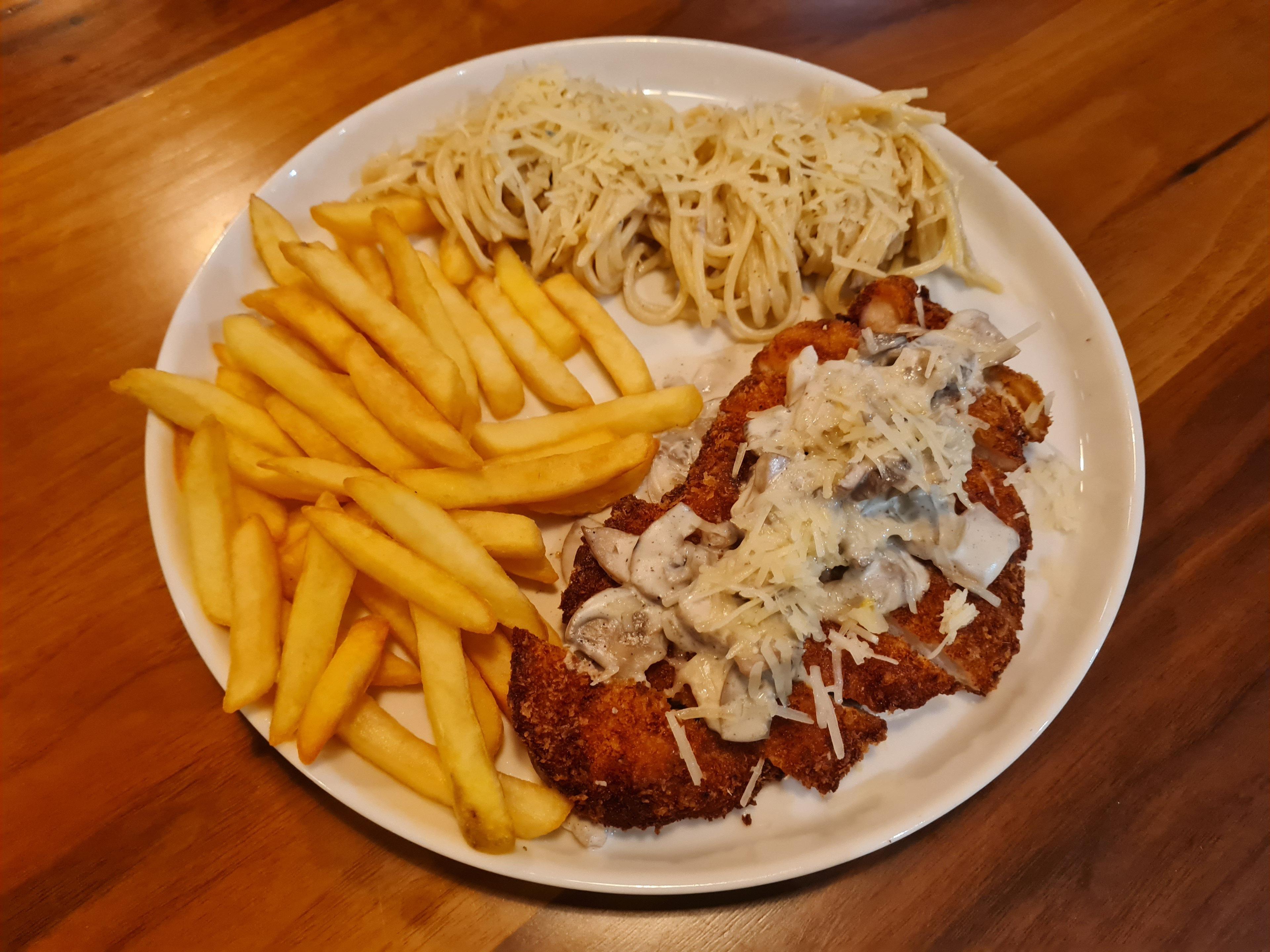 CRISPY CHICKEN WITH CREAMY MUSHROOM SAUCE